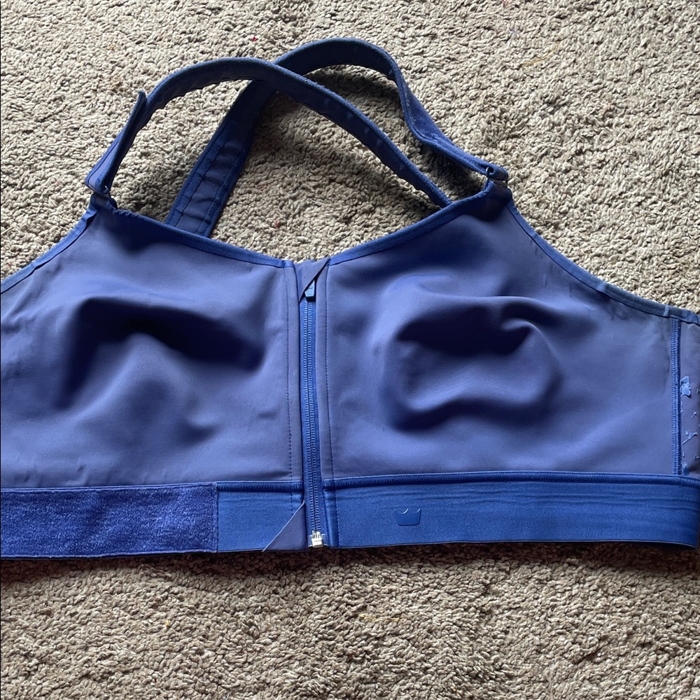 SHEFIT Sports Bra with Front Closure